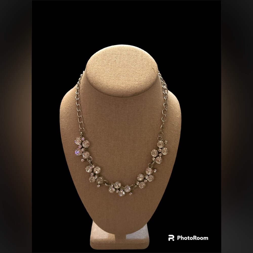 NWT PAPARAZZI MATCHING EARRINGS AND NECKLACE SET LEAD AND NICKEL FREE